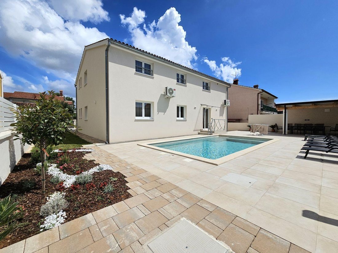 Villa in Grad Pula, Istria County, Croatia 1 - 14434866