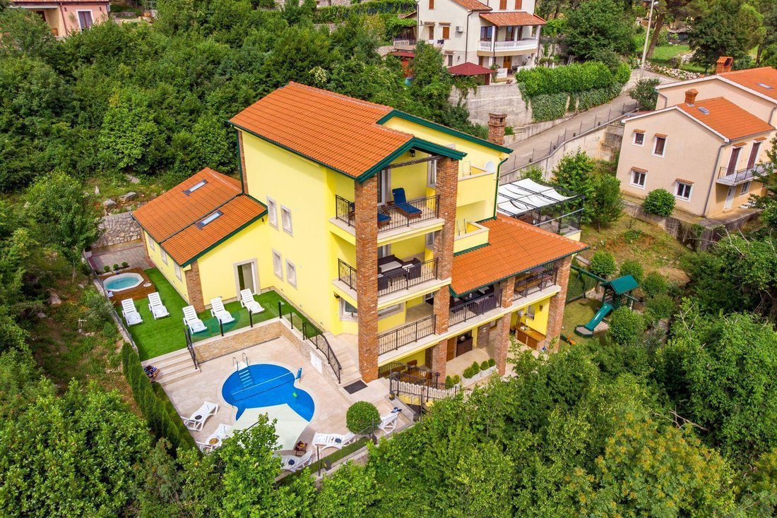 Villa in Opcina Matulji, Primorje-Gorski Kotar County, Croatia 2 - 14805762