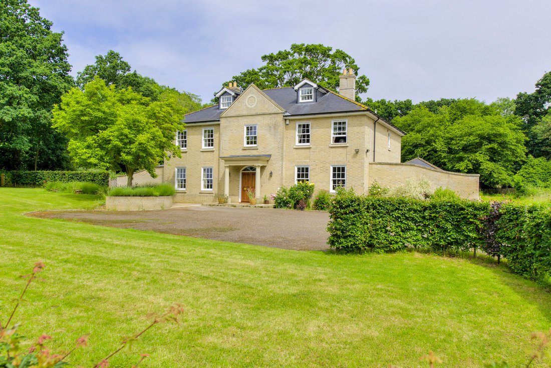House in Woolpit, England 1 - 15377125