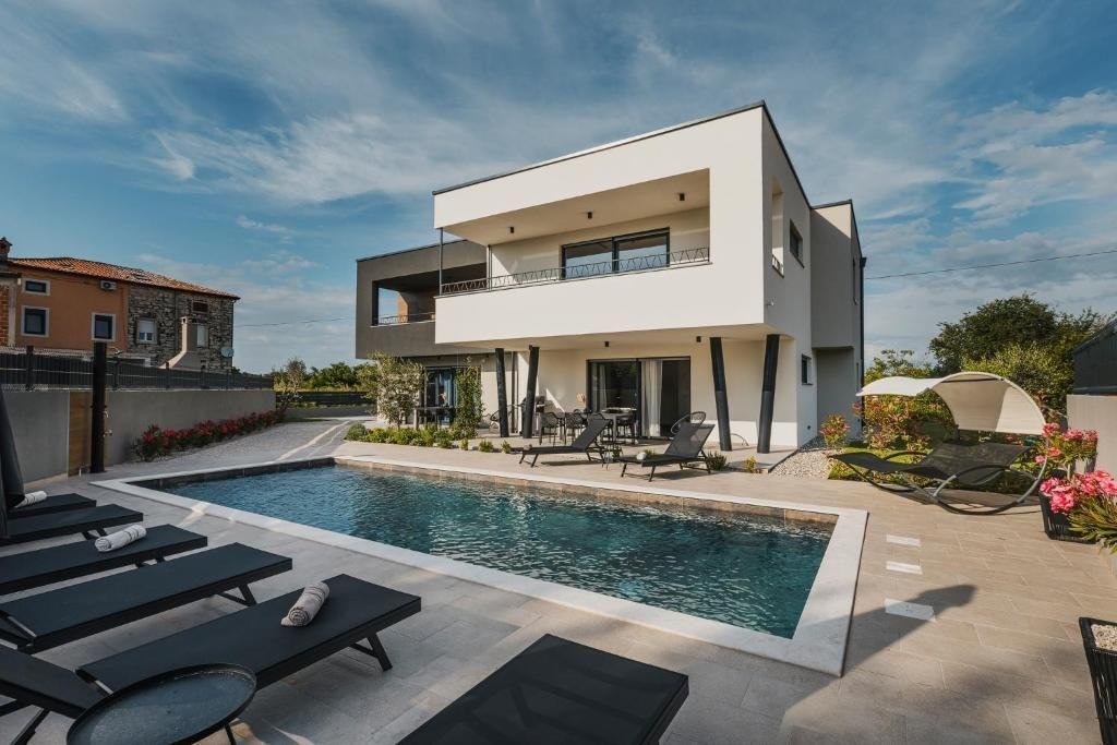 Villa in Umag, Istria County, Croatia 1 - 14896147