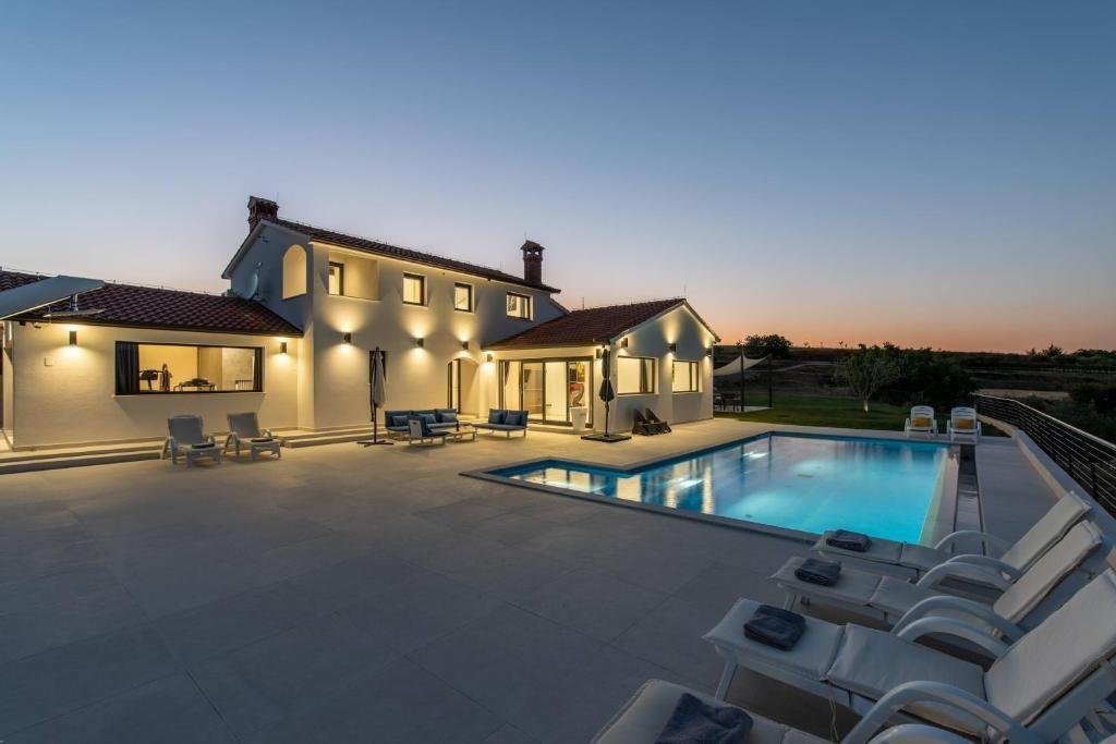 Villa in Grad Buzet, Istria County, Croatia 1 - 14414978