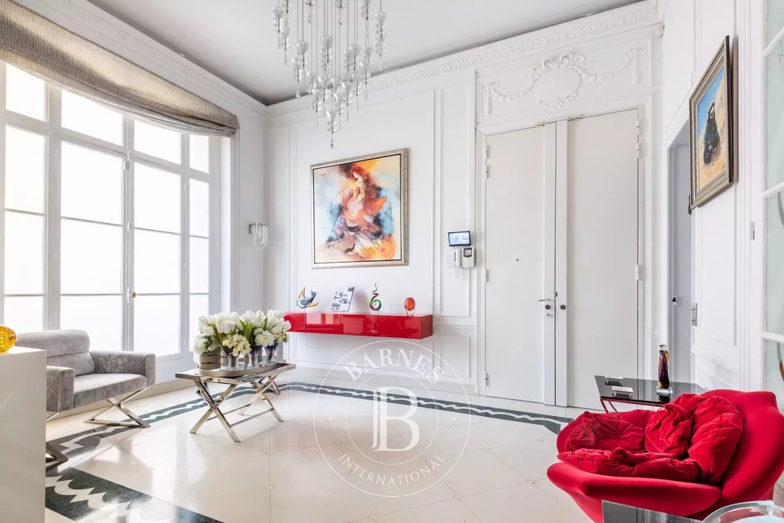 Apartment in Triangle d'Or, Paris 8e Arrondissement, Paris 3 - 15376024