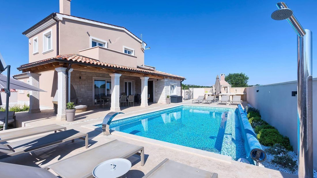 Villa in Liznjan, Istria County, Croatia 1 - 14833892