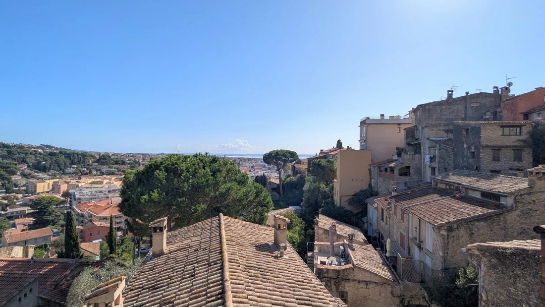 House in Centre-Haut de Cagnes, Cagnes-sur-Mer, France 2 - 15376081