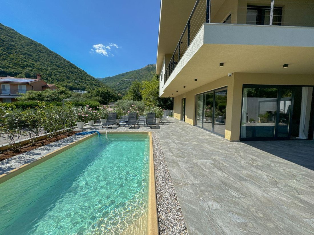 Villa in Opcina Moscenicka Draga, Primorje-Gorski Kotar County, Croatia 2 - 14585987
