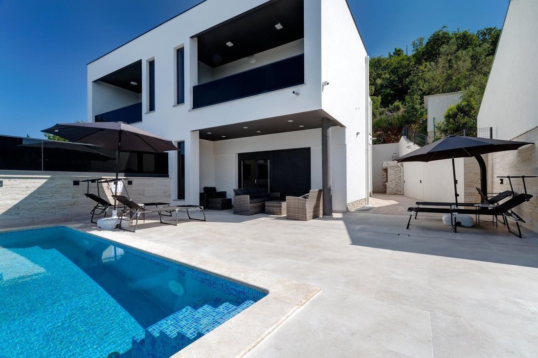 Villa in Grad Crikvenica, Primorje-Gorski Kotar County, Croatia 4 - 14462432