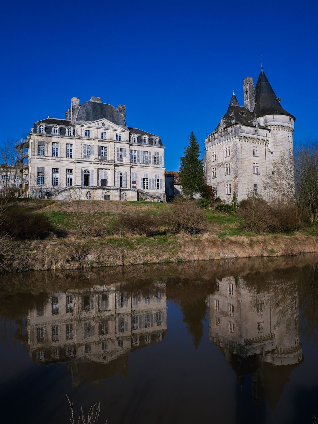 Mansart’s Masterpiece: A Loire Valley Château of Light & Legacy