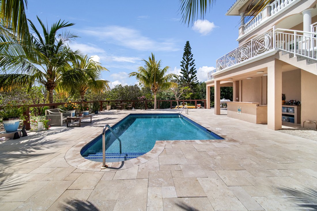 House in Gun Bay, East End, Cayman Islands 3 - 15376011