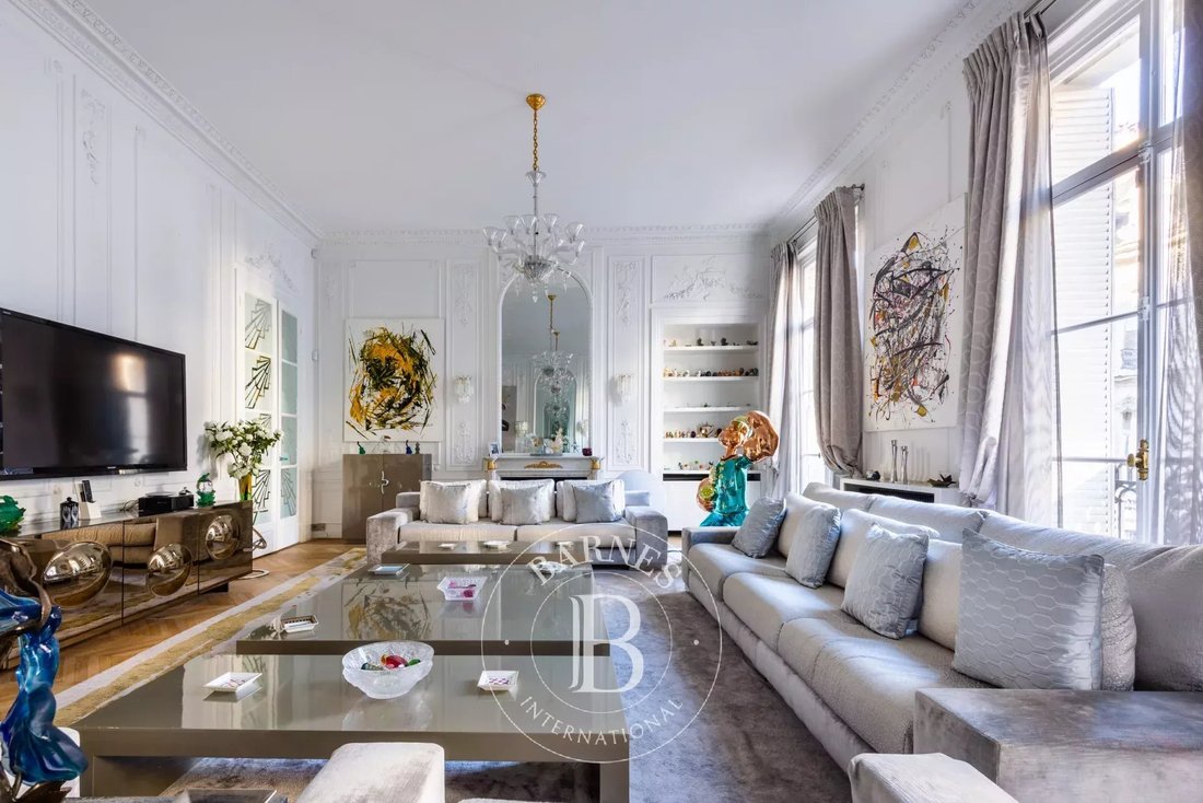 Apartment in Triangle d'Or, Paris 8e Arrondissement, Paris 1 - 15376024