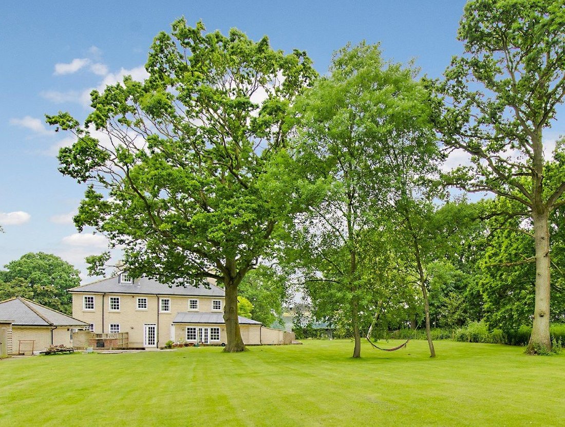 House in Woolpit, England 2 - 15377125