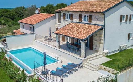 Villa in Sveti Lovrec Pazenaticki, Istria County, Croatia 1