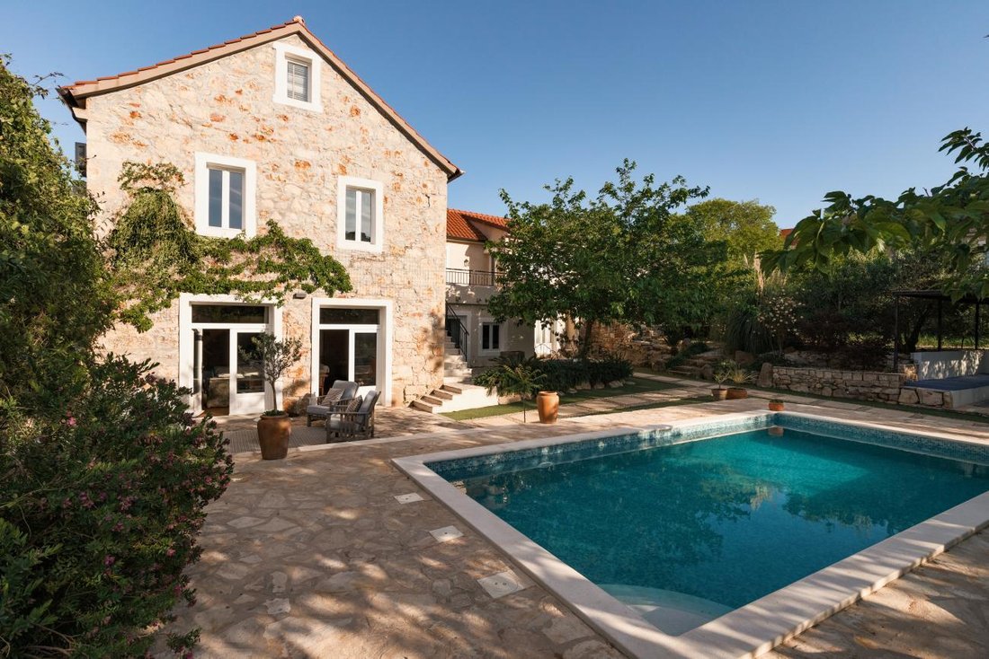 Villa in Velo Grablje, Split-Dalmatia County, Croatia 1 - 14758195