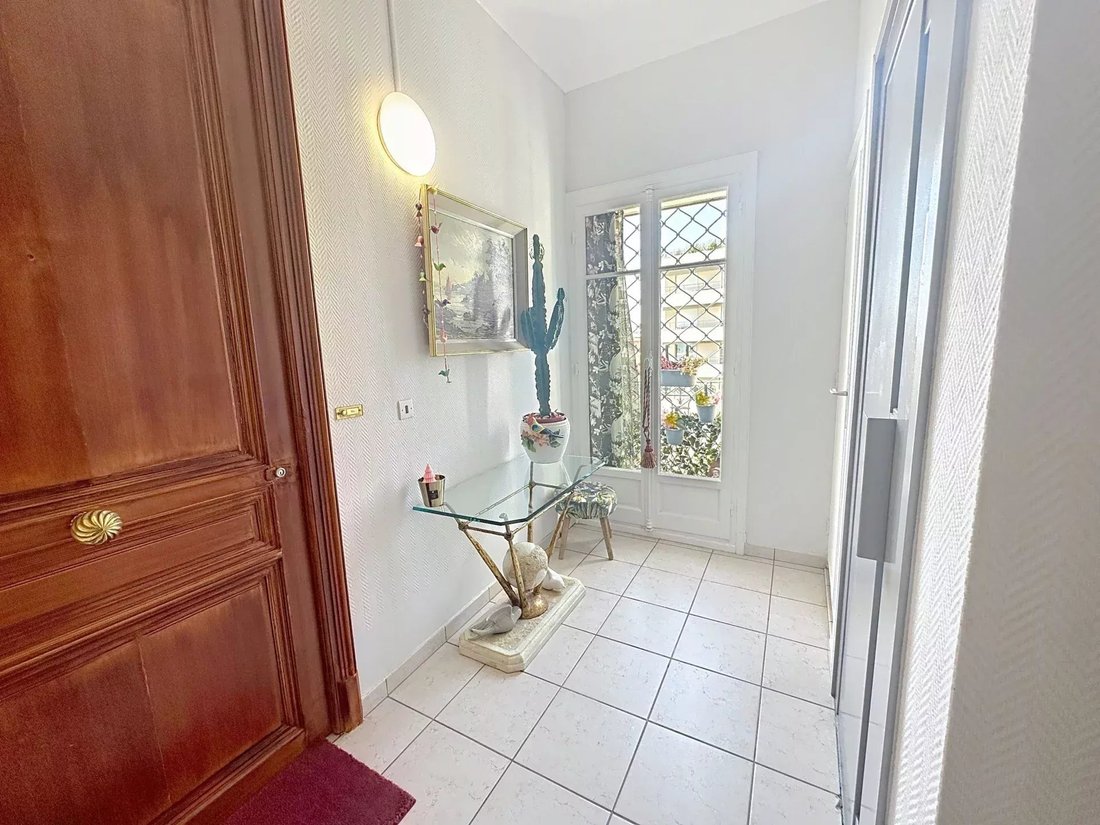 Apartment in Nord Est, Auriol, France 5 - 15376132