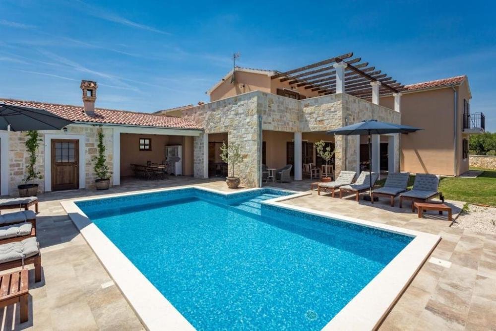 Villa in Svetvincenat, Istria County, Croatia 1 - 14276145