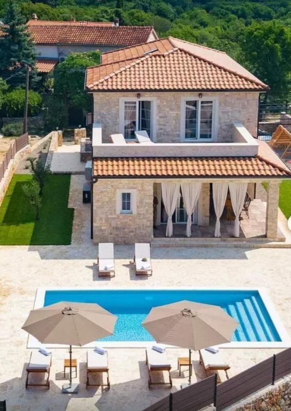 Villa in Dobrinj, Primorje-Gorski Kotar County, Croatia 1 - 12440931