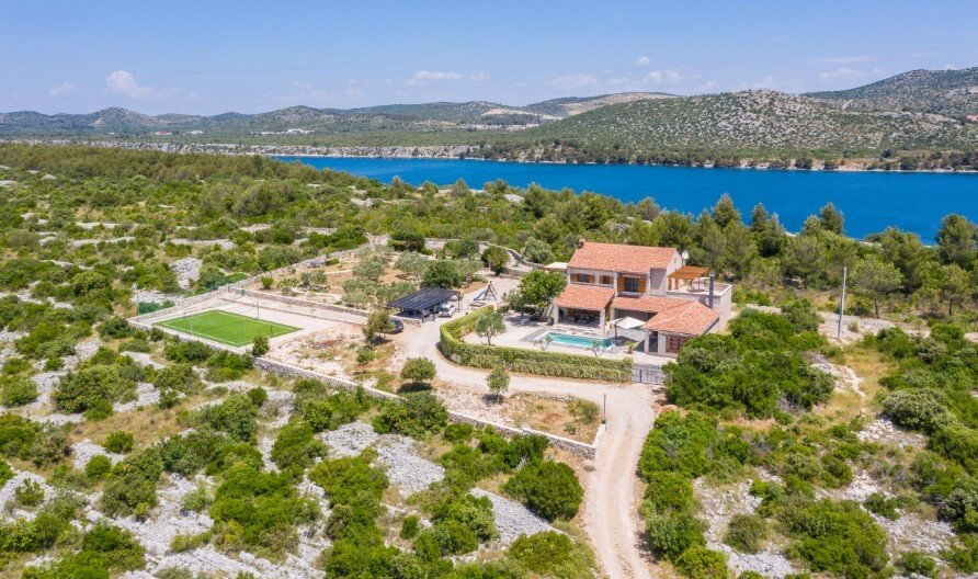 Villa in Sibenik, Sibenik-Knin County, Croatia 1 - 14695720