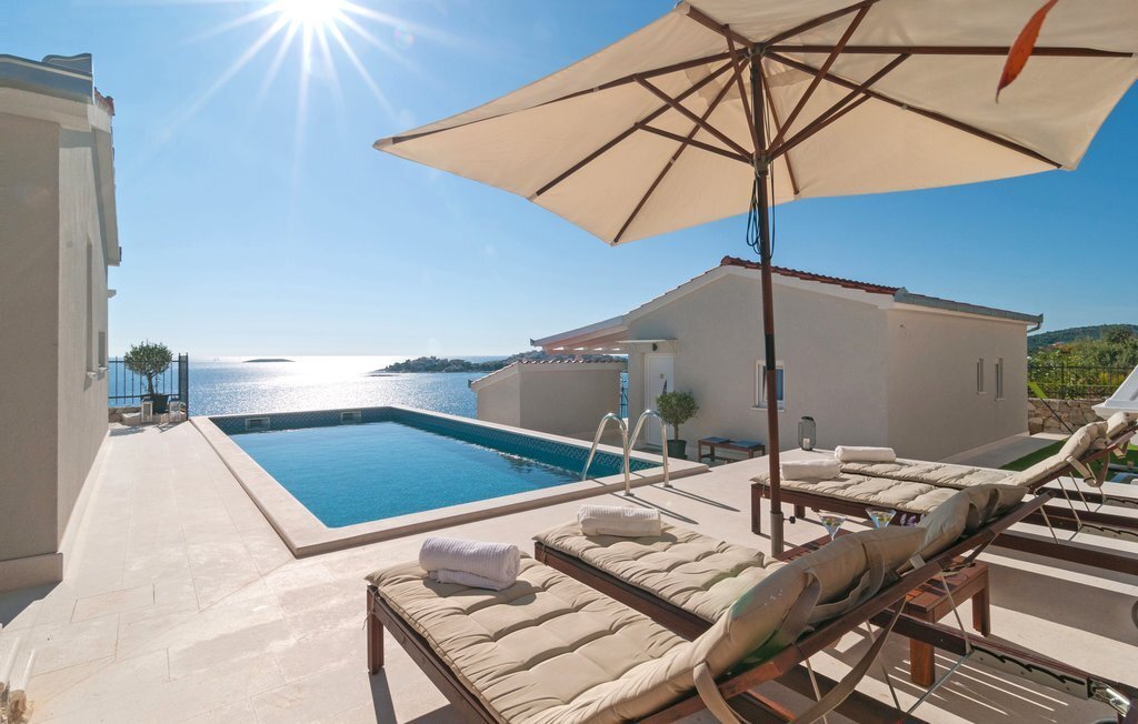 Villa in Rogoznica, Sibenik-Knin County, Croatia 1 - 15085166