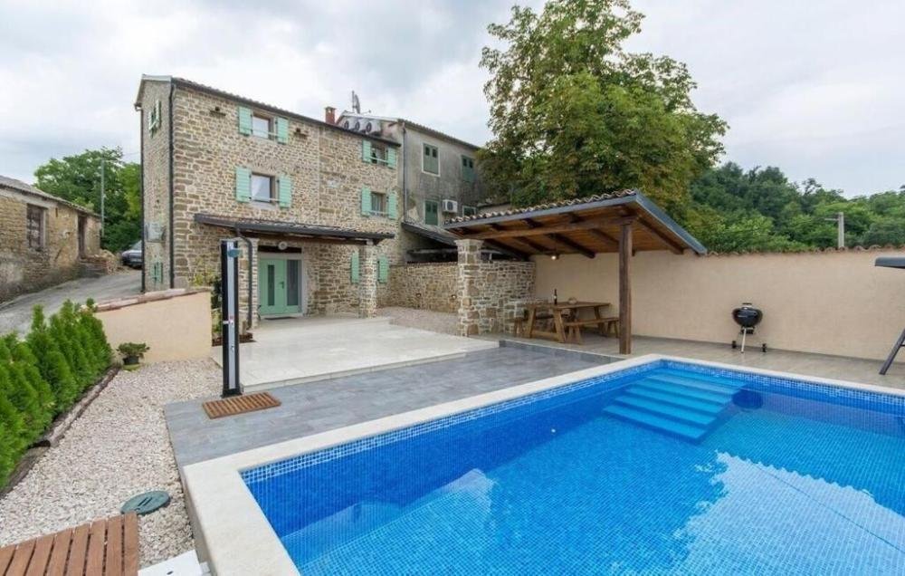 Villa in Opcina Motovun, Istria County, Croatia 1 - 13882453