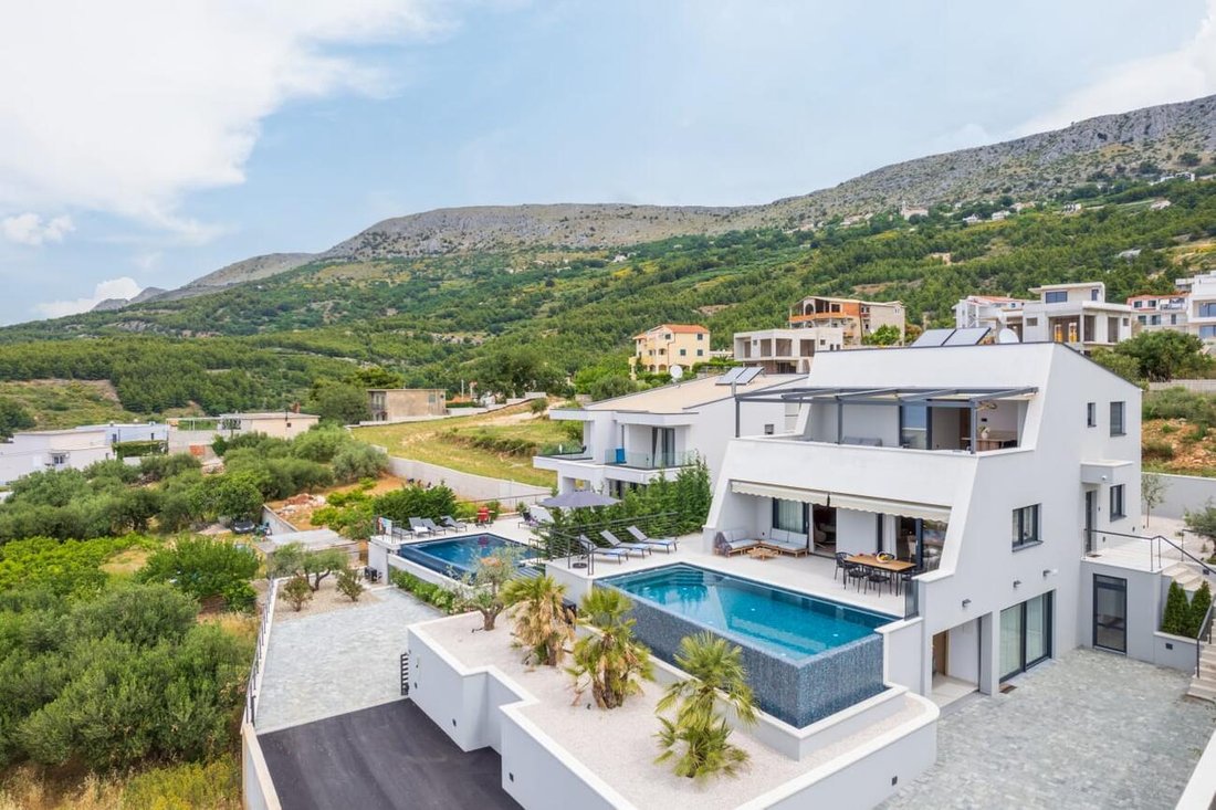 Villa in Grljevac, Split-Dalmatia County, Croatia 2 - 15379490