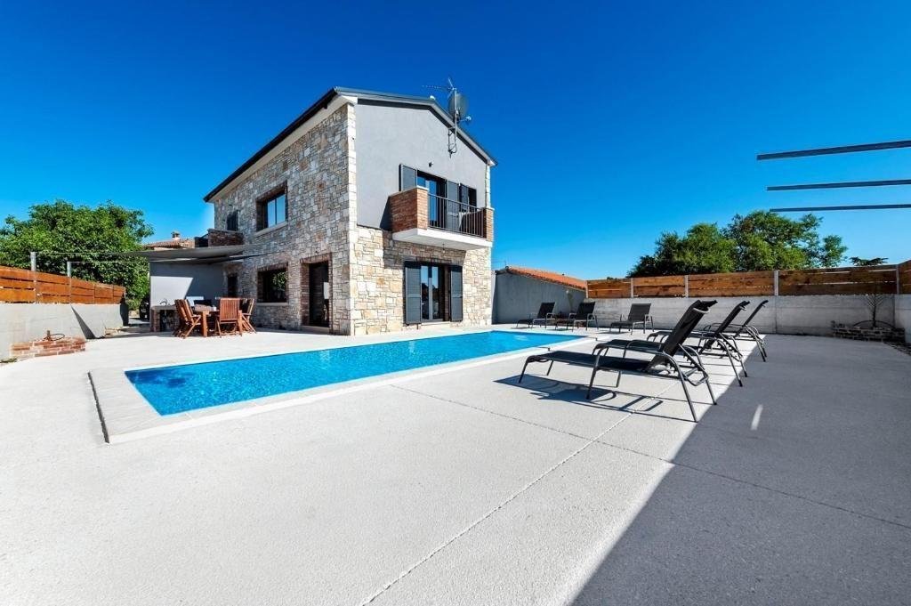 Villa in Kanfanar, Istria County, Croatia 1 - 14747159