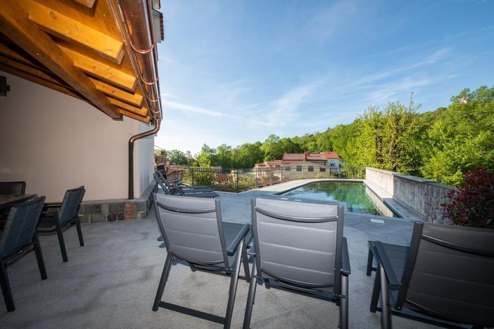 Villa in Opcina Matulji, Primorje-Gorski Kotar County, Croatia 1 - 12806478