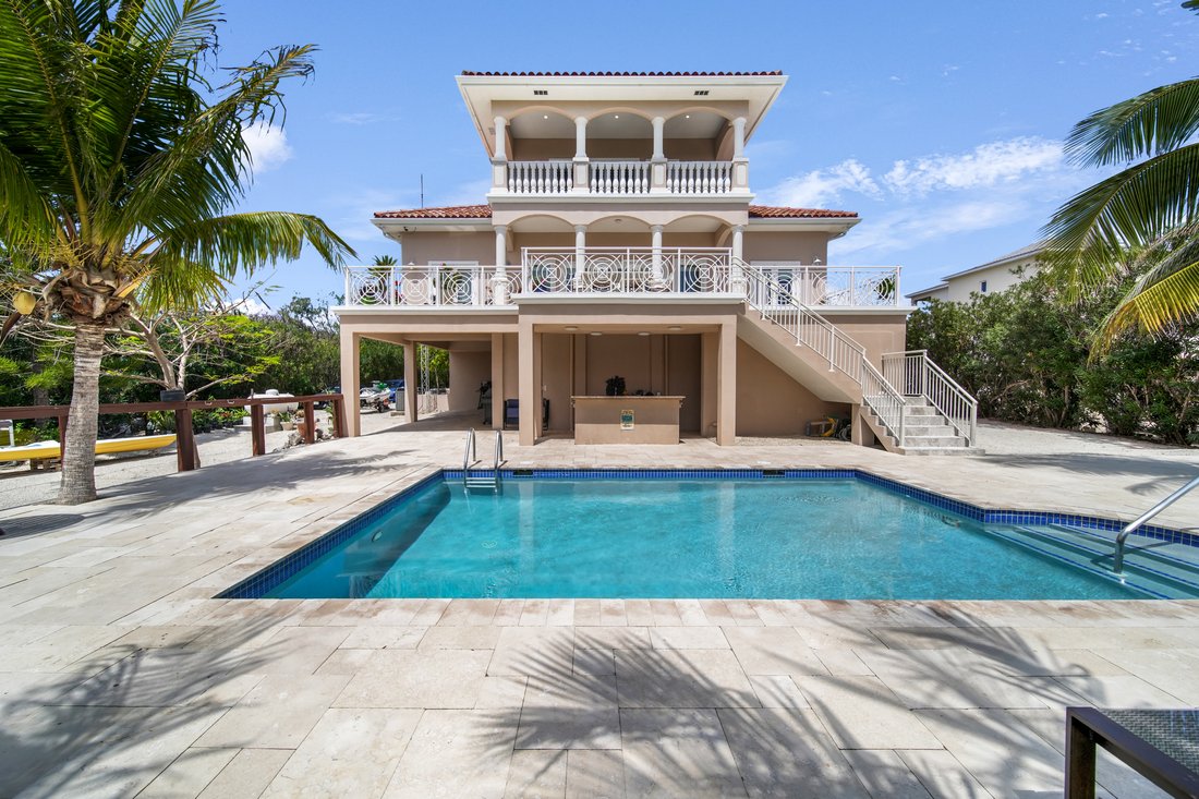 House in Gun Bay, East End, Cayman Islands 1 - 15376011