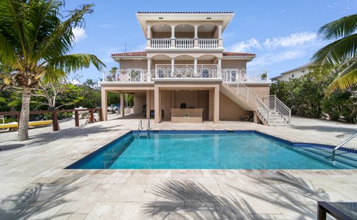 House in Gun Bay, East End, Cayman Islands 1
