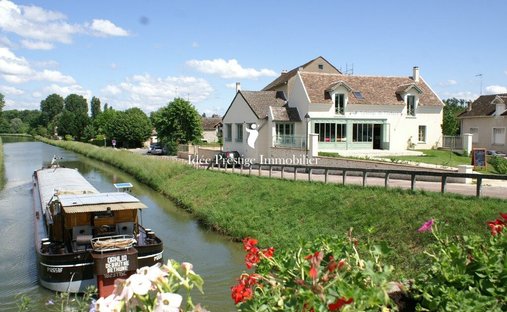 House in Moret-sur-Loing, Moret-Loing-et-Orvanne, France 1