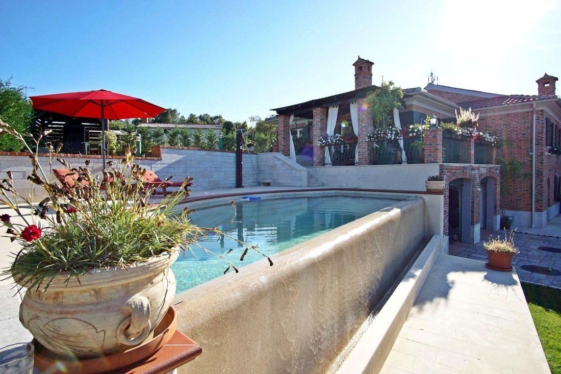 Villa in Kanfanar, Istria County, Croatia 1 - 14373440