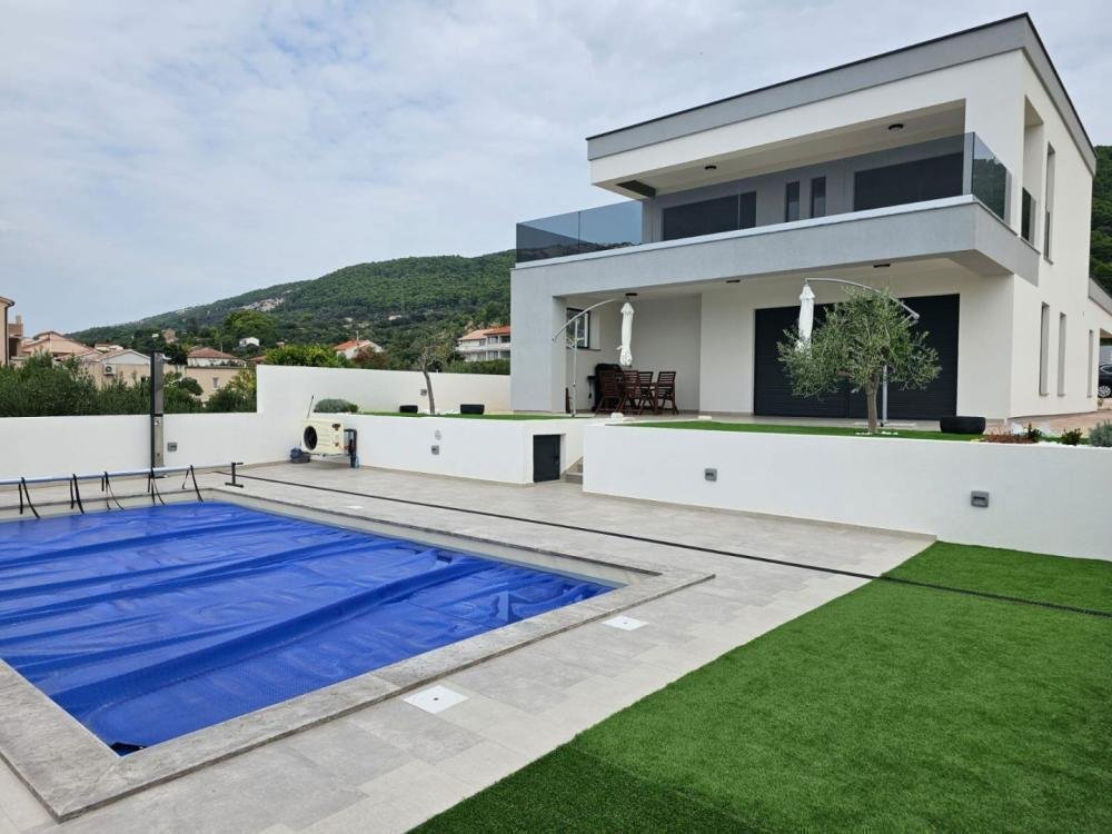 Villa in Banjol, Primorje-Gorski Kotar County, Croatia 1 - 13339583