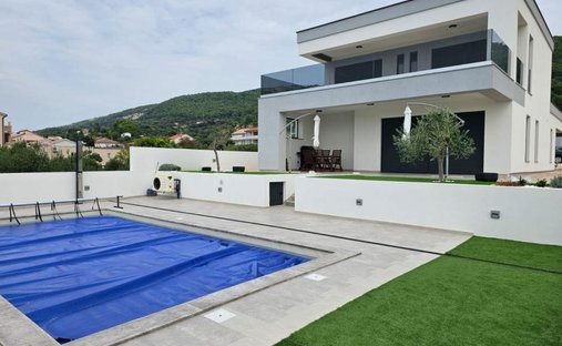 Villa in Banjol, Primorje-Gorski Kotar County, Croatia 1