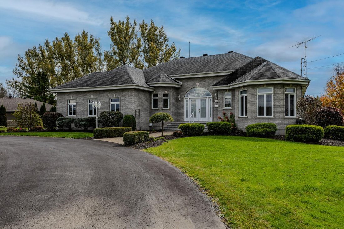 House in Hemmingford, Quebec, Canada 2 - 15377264