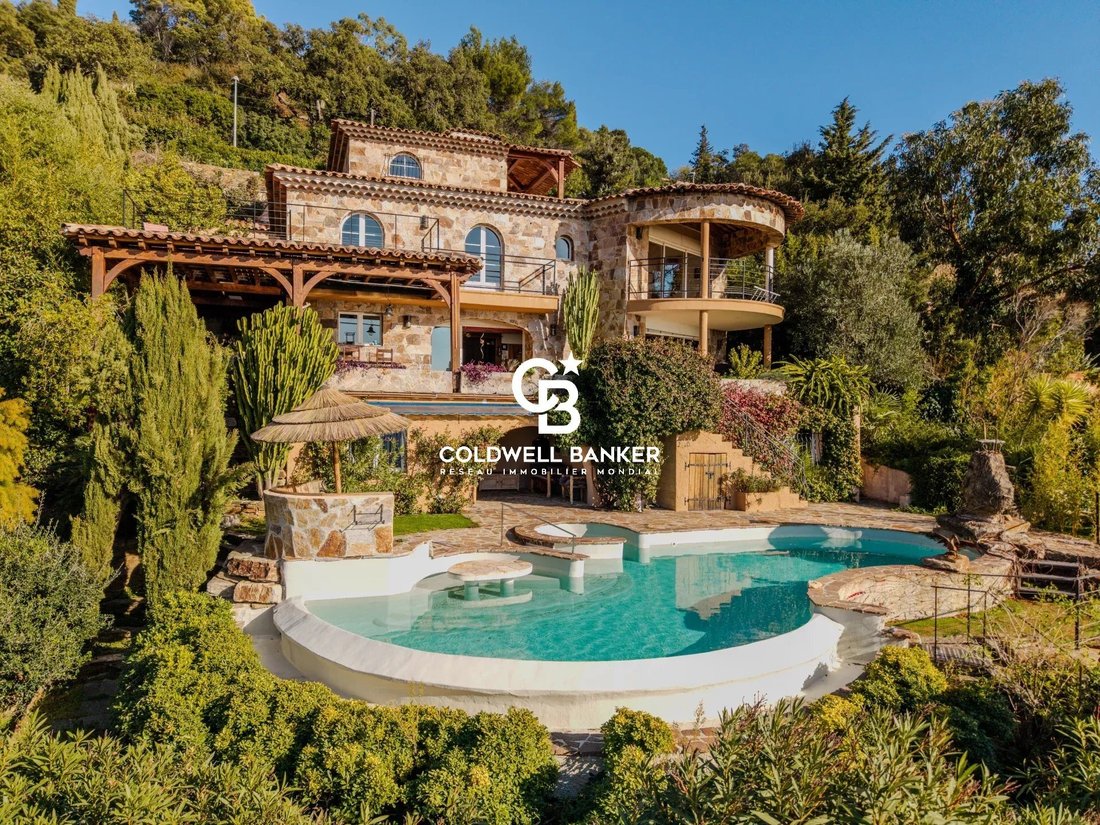 Estate in Rayol-Canadel-sur-Mer, Provence-Alpes-Côte d'Azur, France 4 - 15116911
