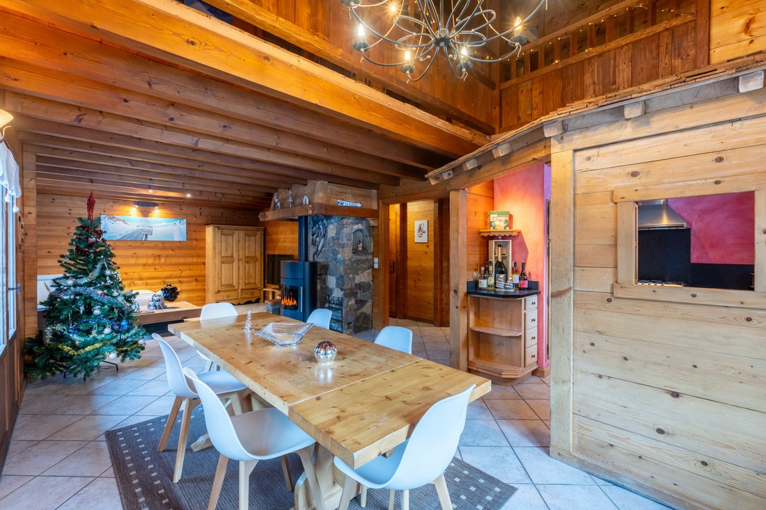 Chalet in La Clusaz, Auvergne-Rhône-Alpes, France 2 - 15383575
