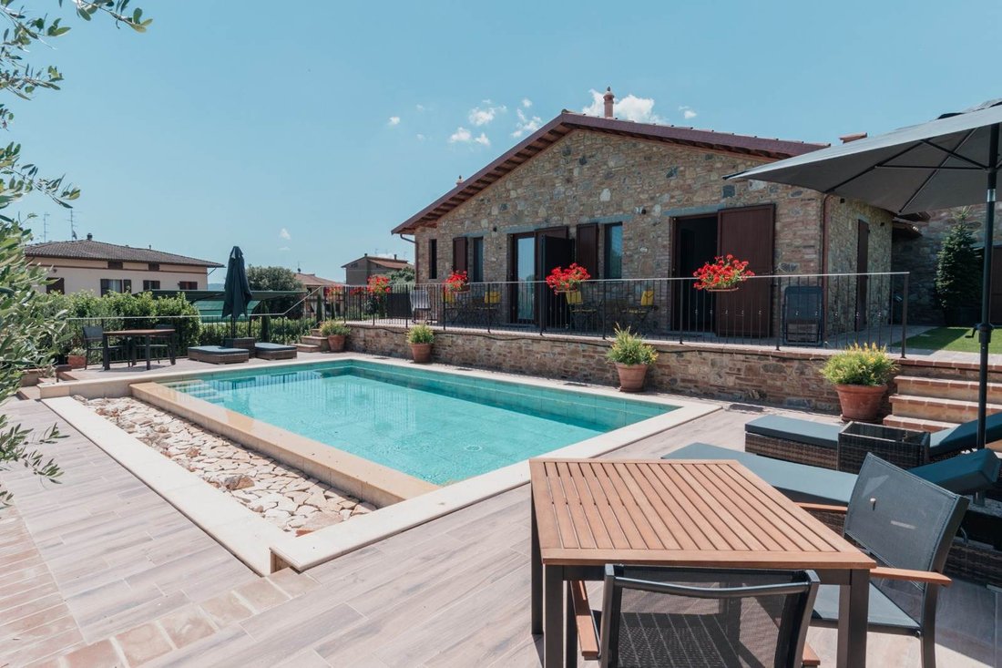 Villa in Castiglione del Lago, Umbria, Italy 2 - 15383510