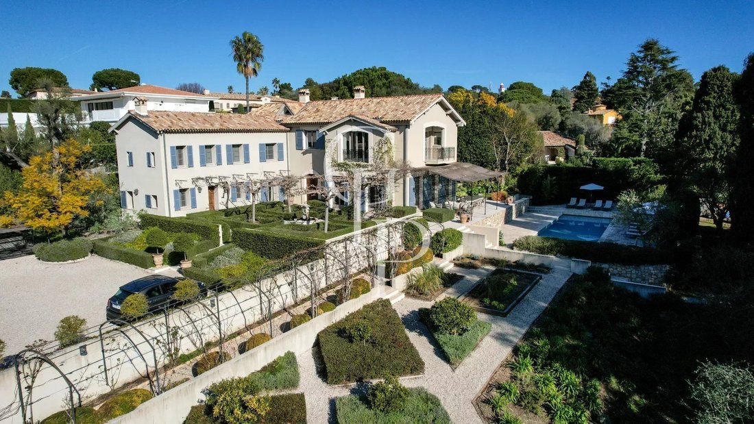 Villa in Antibes, Provence-Alpes-Côte d'Azur, France 2 - 15380848