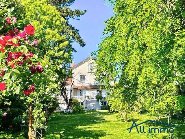 House in Sucy-en-Brie, Ile-de-France, France 1 - 15385676