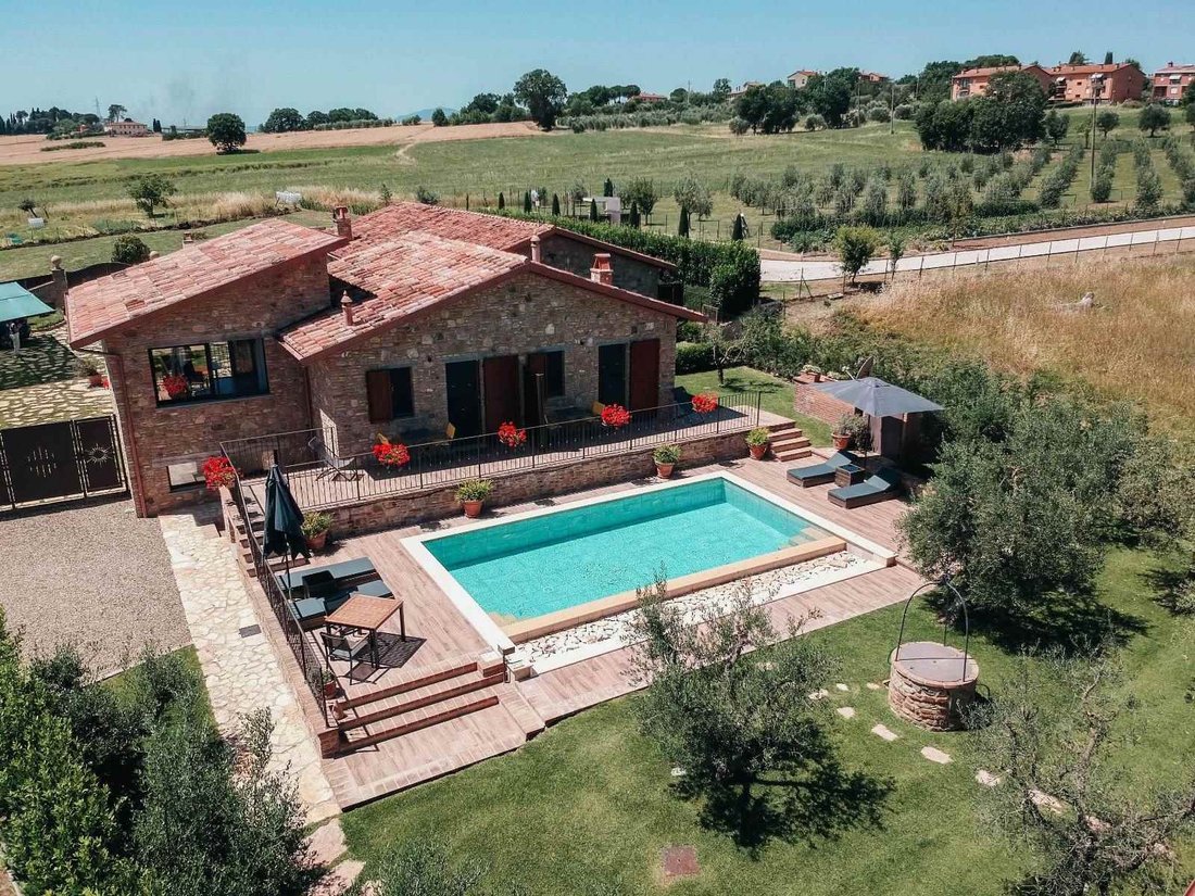 Villa in Castiglione del Lago, Umbria, Italy 1 - 15383510