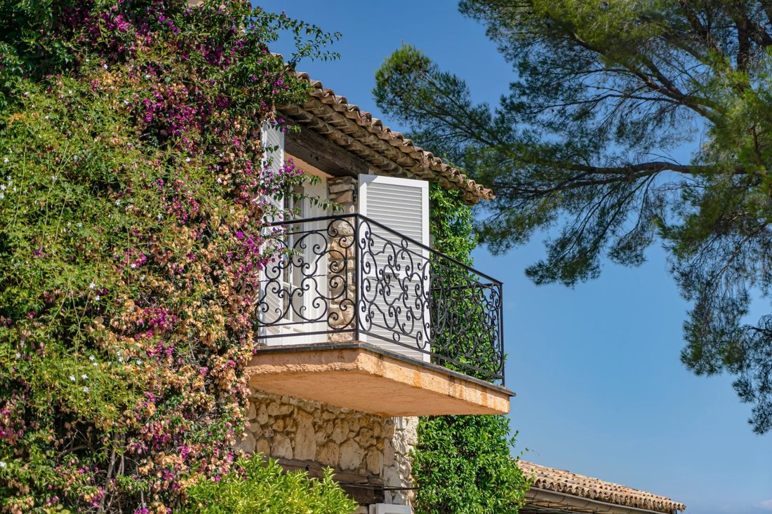 Estate in Nord, Roquefort-les-Pins, France 3 - 12369605