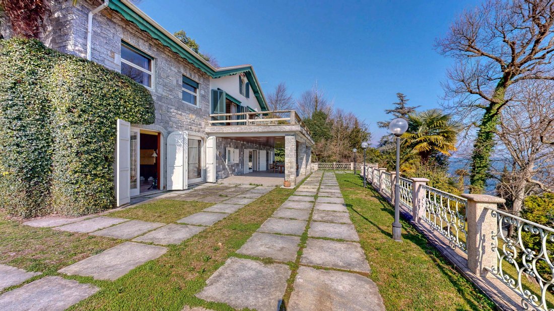 Villa in Belgirate, Piedmont, Italy 4 - 15384908