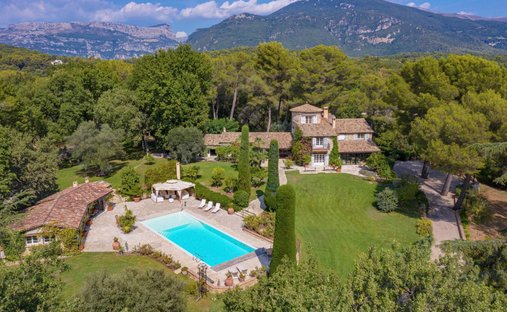 Estate in Nord, Roquefort-les-Pins, France 1