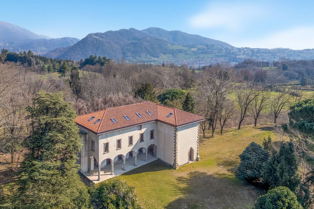 House in Merate, Lombardy, Italy 1 - 15385801