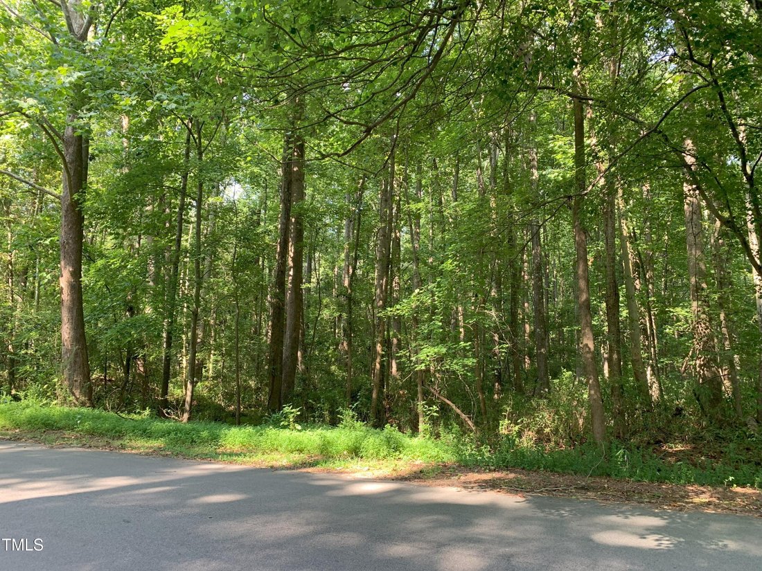 Fuquay-Varina, North Carolina, United States 2 - 15380667