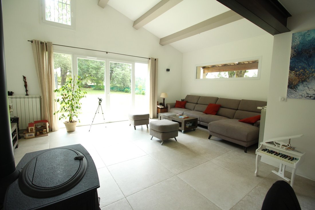 Villa in Jouques, Provence-Alpes-Côte d'Azur, France 4 - 12932062