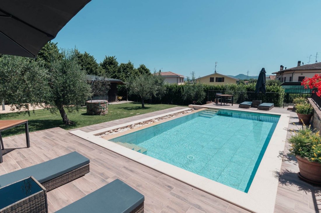 Villa in Castiglione del Lago, Umbria, Italy 4 - 15383510