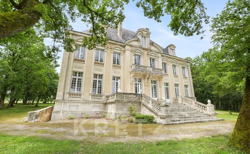 Castle in Montpezat-de-Quercy, Occitanie, France 1