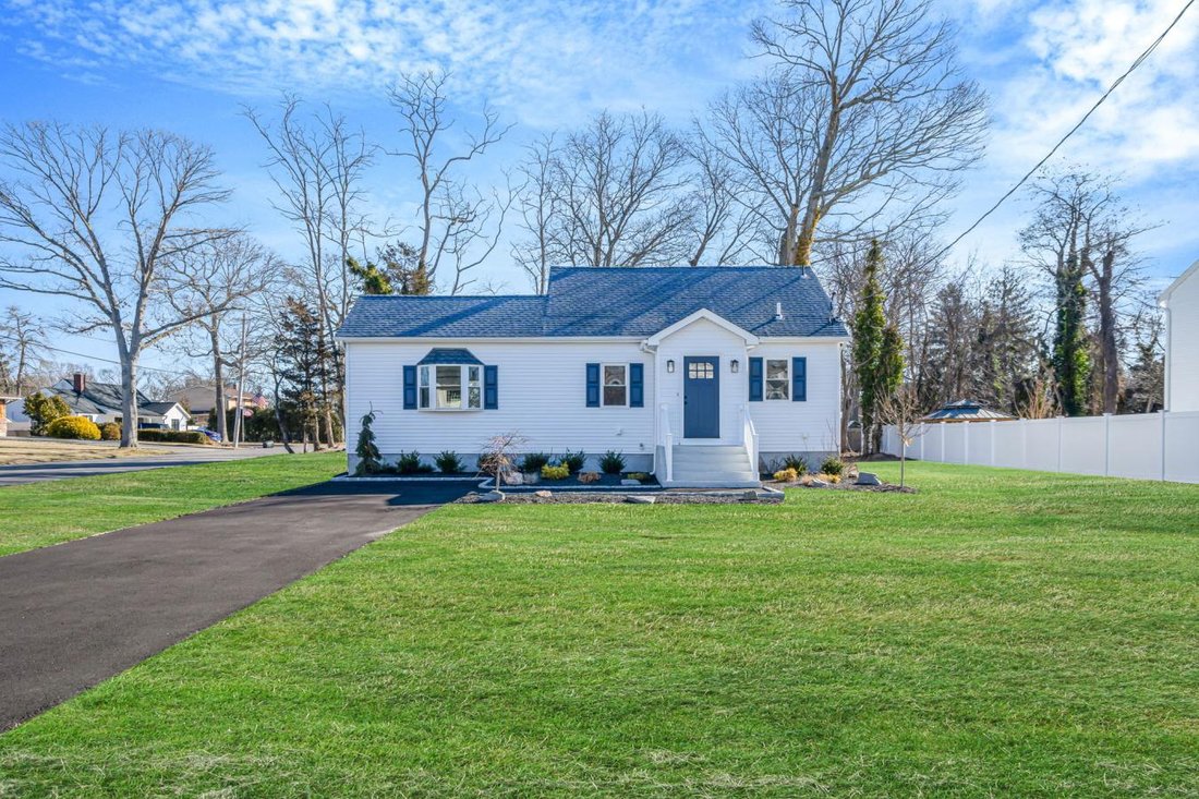 House in East Islip, New York, United States 2 - 15383225