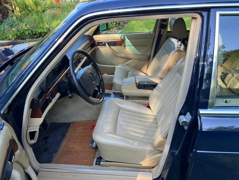 Sedan in Glendale, United States 3 - 15384488