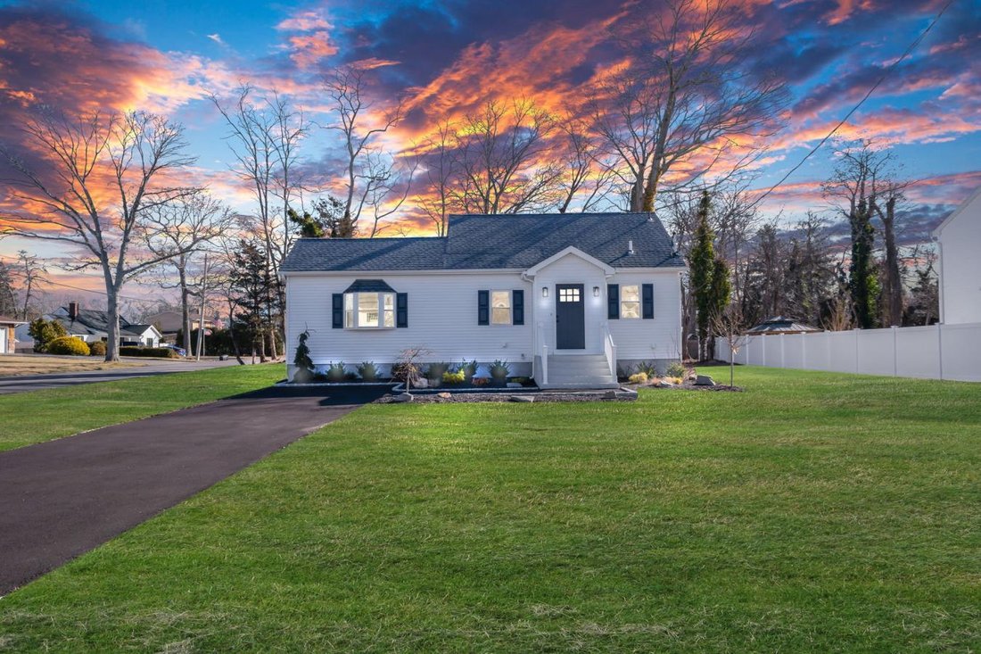 House in East Islip, New York, United States 1 - 15383225