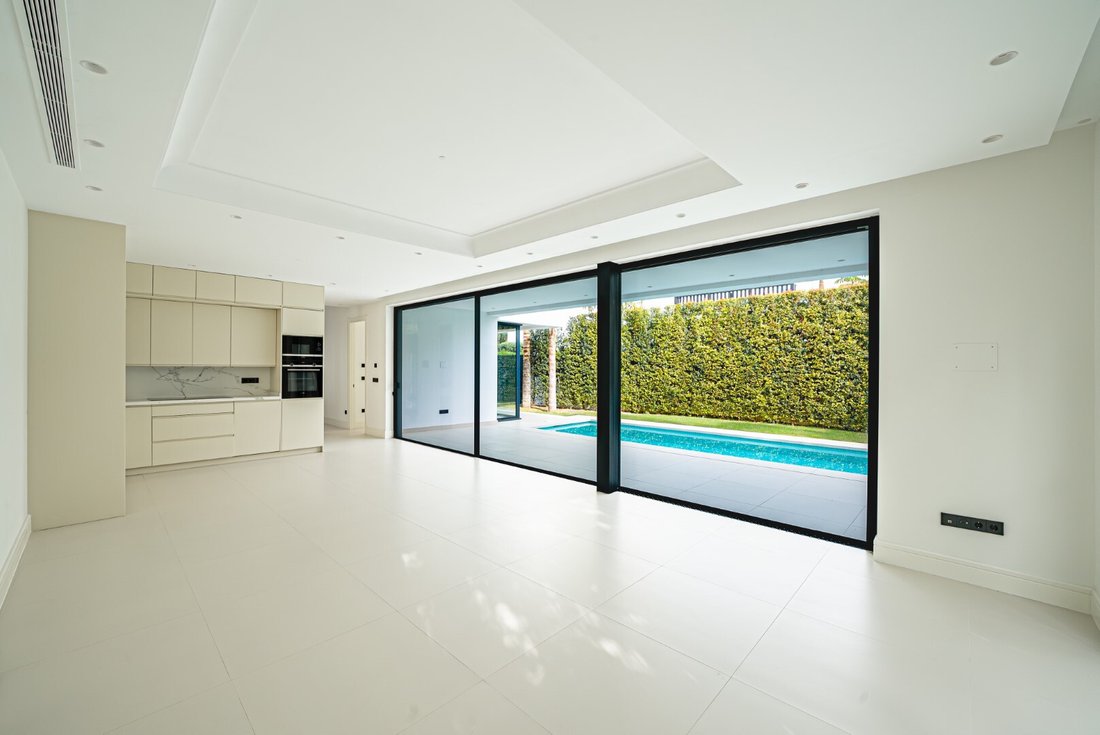 Villa in Golden Mile, Andalusia, Spain 2 - 15384240